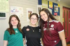 Lá na geansaithe spóirt ar son Stand4Féile