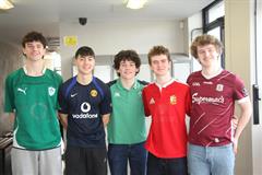 Lá na geansaithe spóirt ar son Stand4Féile