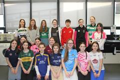 Lá na geansaithe spóirt ar son Stand4Féile