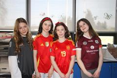 Lá na geansaithe spóirt ar son Stand4Féile
