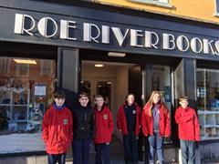 Cuairt ar siopa leabhair Roe River Books/Visit to Roe River Books