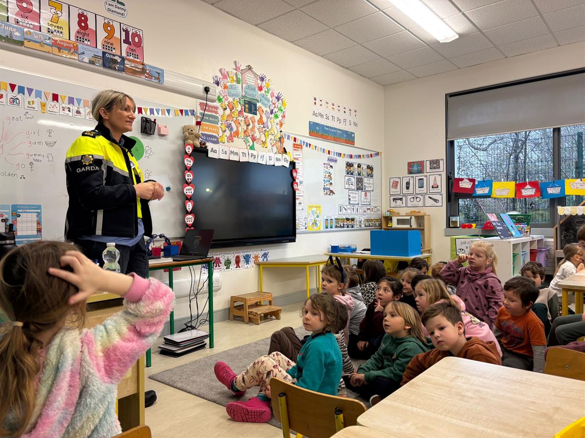 Visit from Garda Maria to Junior Infants!