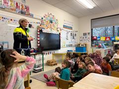 Visit from Garda Maria to Junior Infants!