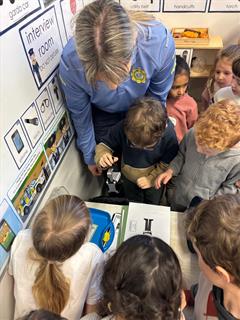 Visit from Garda Maria to Junior Infants!