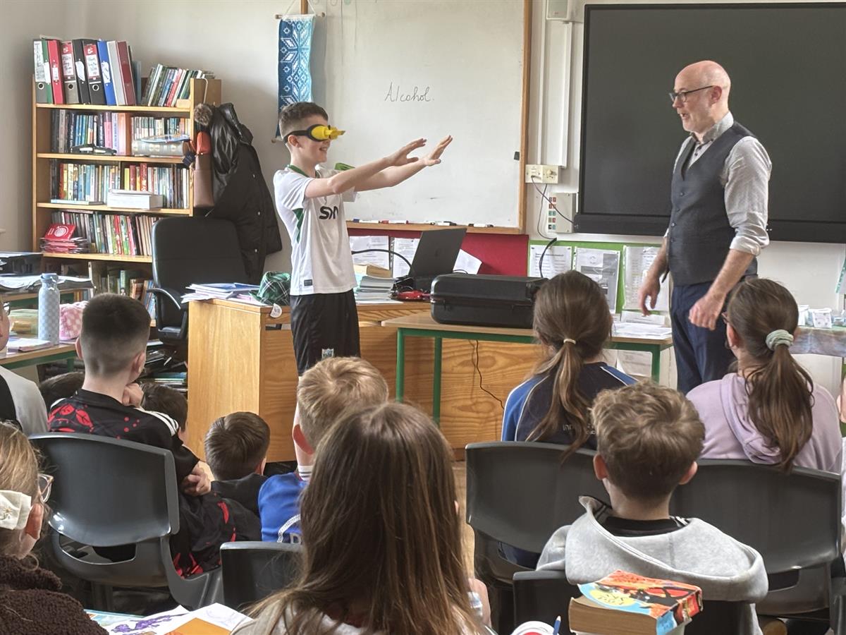 Reuben Evans www.entertainer.ie visits the school