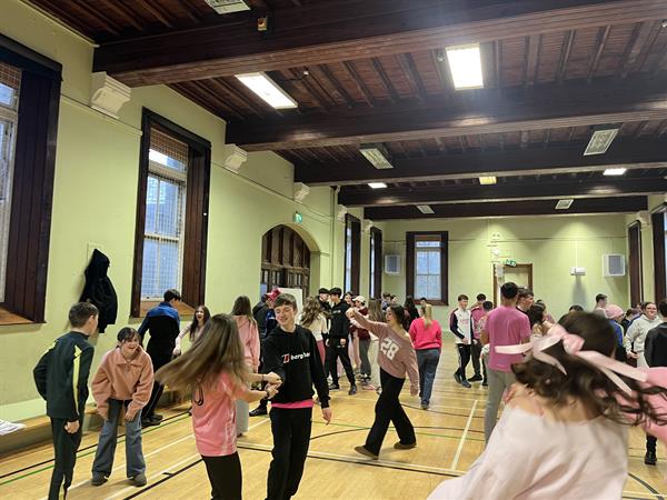 Lá Bándearg i gCuimhne ar Amelia