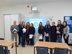 Cur i láthair folláine