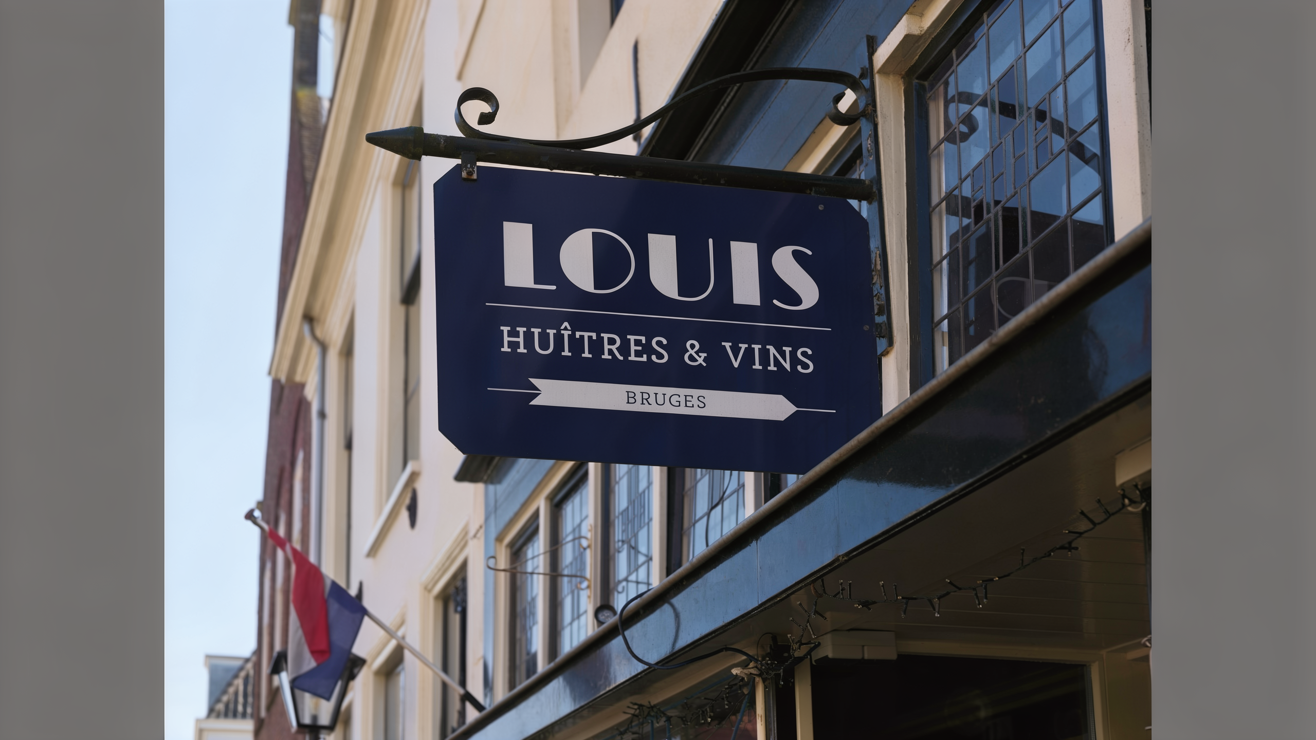 Wine-bar sign, translated to French