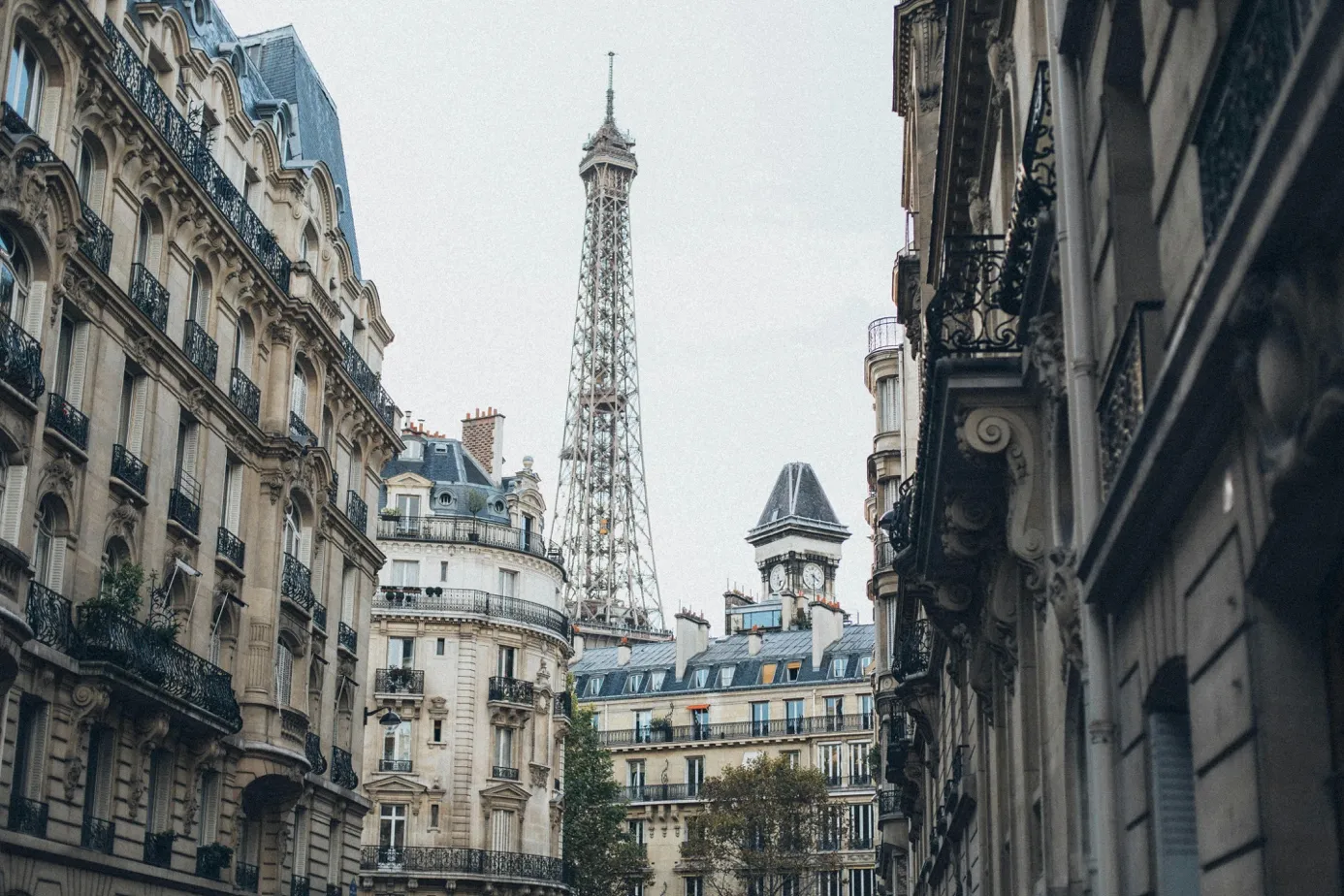 Gratuit Tour Eiffel Derrière Les Bâtiments Photos