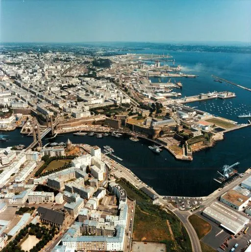 Investir dans le Centre-ville de Brest Vue aérienne quartier du Château Brest