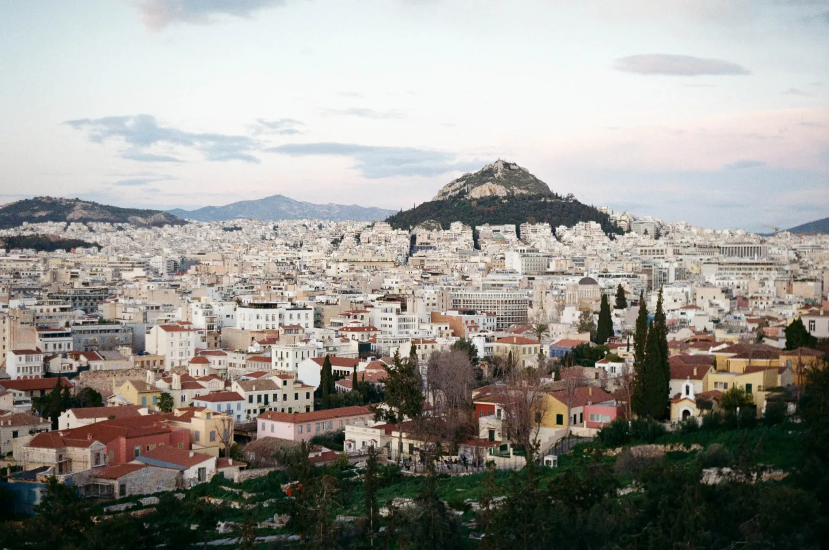 Investir à Athènes en 2026 : pourquoi la capitale grecque attire les investisseurs immobiliers ? Vue aérienne Athènes