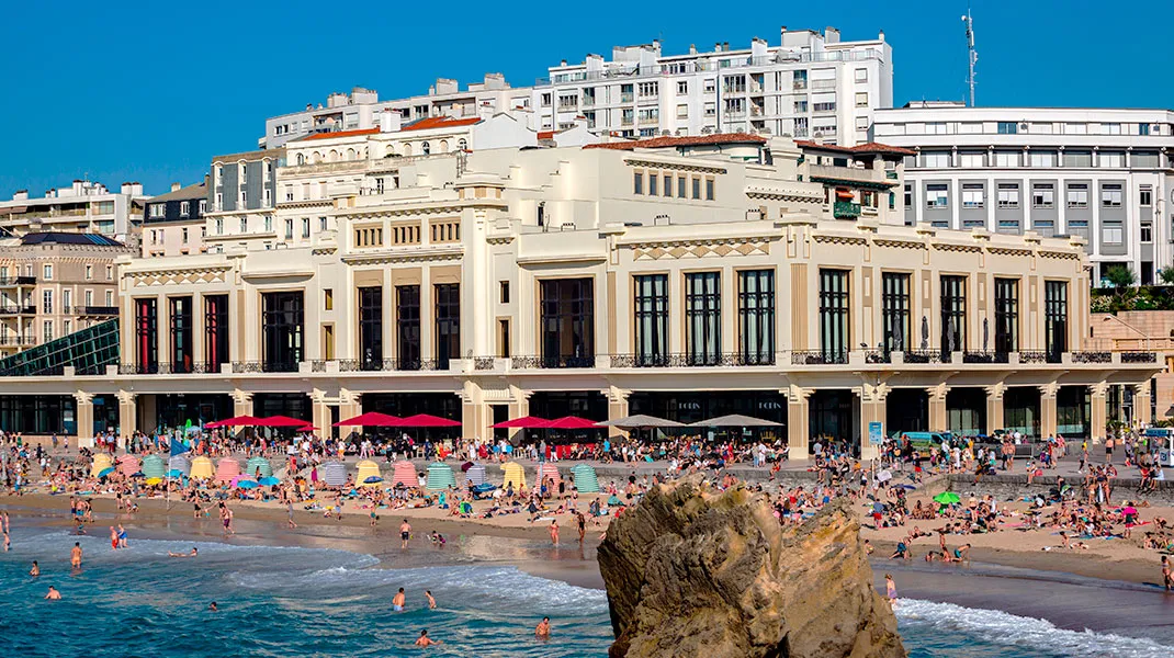 Investir dans le quartier Centre-ville / Casino de Biarritz Grande plage de Biarritz avec le casino