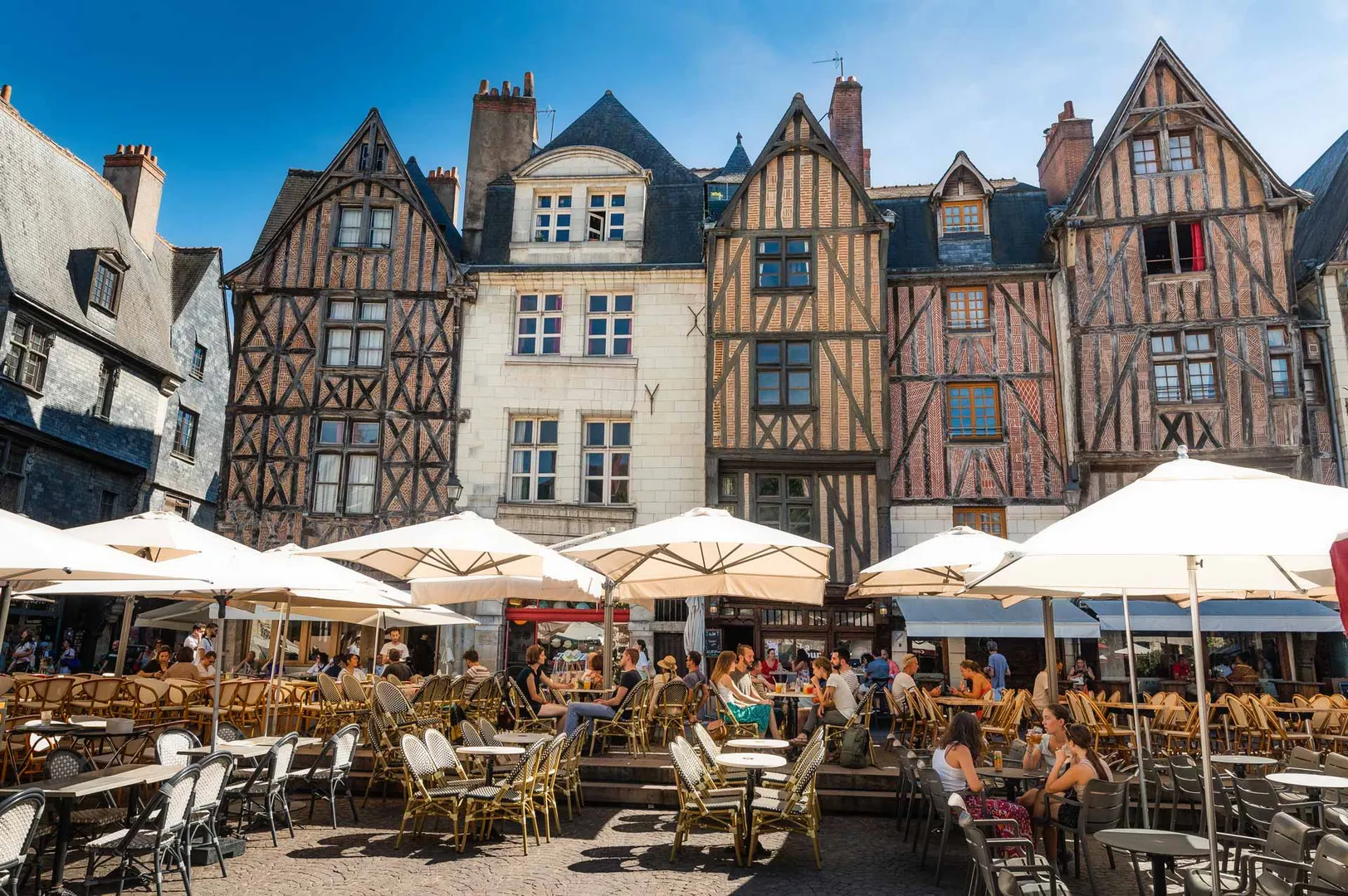 Investir dans le quartier du Vieux-Tours à Tours Place vieux tours