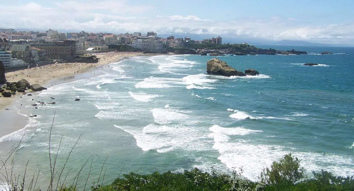 Investir dans le quartier Pavillon Royal / Milady à Biarritz Vue aérienne de la plage de Milady Biarritz