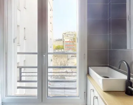 fenêtre d'appartement au 10e arrondissement