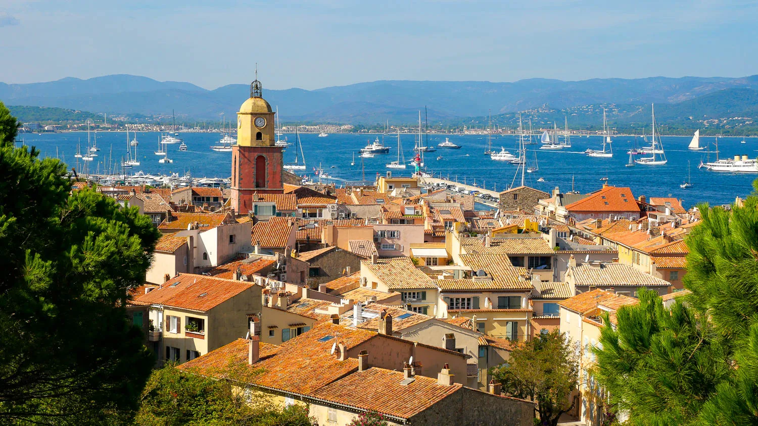 Vue aérienne du village de Saint Tropez 