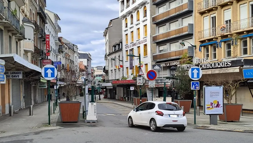 Rue commerçante Lourdes 