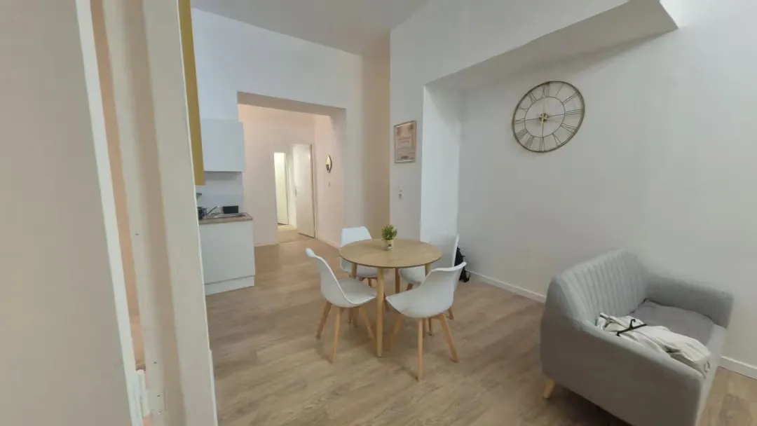 TENSION LOCATIVE EN FRANCE EN 2027 : QUELLES SONT LES MEILLEURES VILLES POUR INVESTIR DANS L’IMMOBILIER ANCIEN ? Salon appartement Marseille