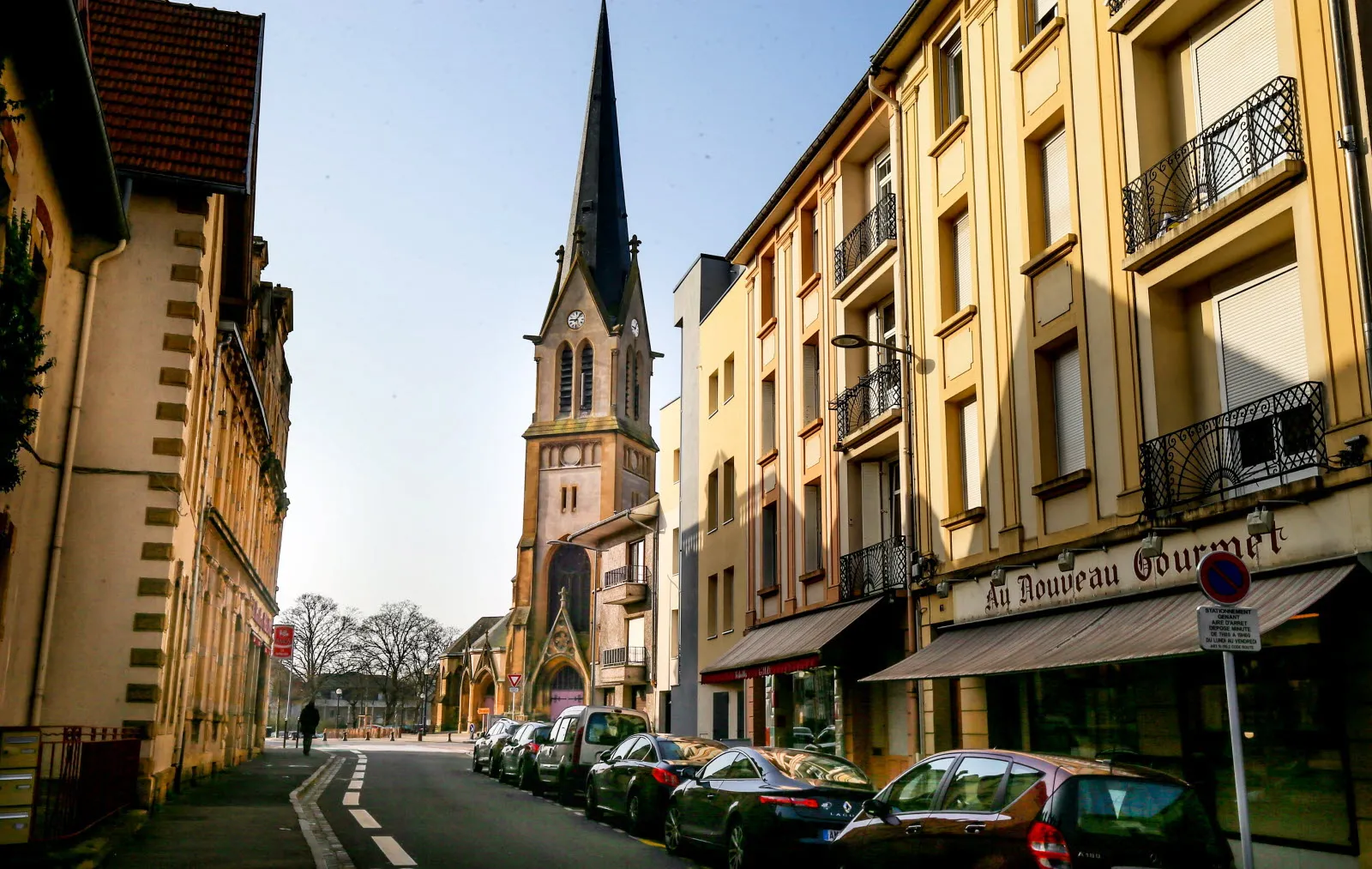 Investir dans le quartier Sablon à Metz Rue et église quartier Sablon Metz