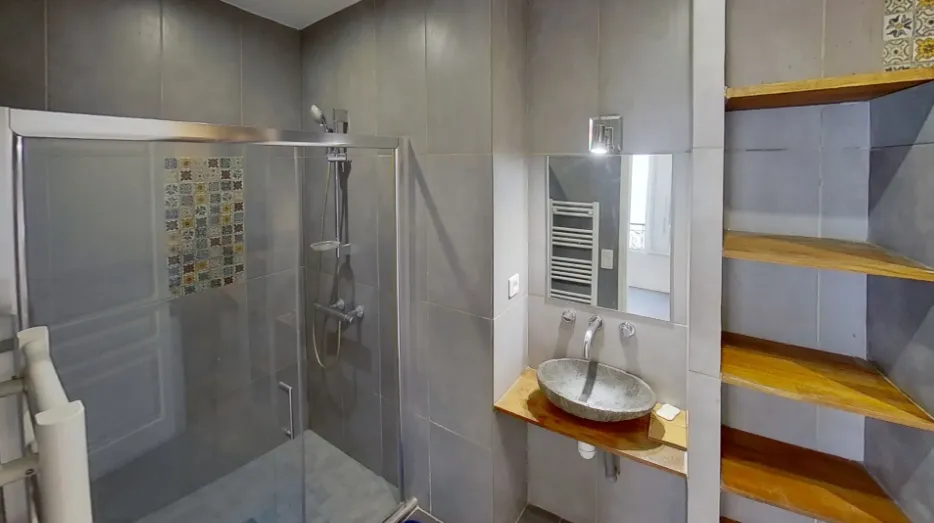 Une image contenant intérieur, mur, Appareil sanitaire, évier

Description générée automatiquement