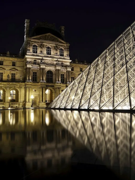 Gratuit Focus Photographie De Bâtiment En Béton Beige La Nuit Photos