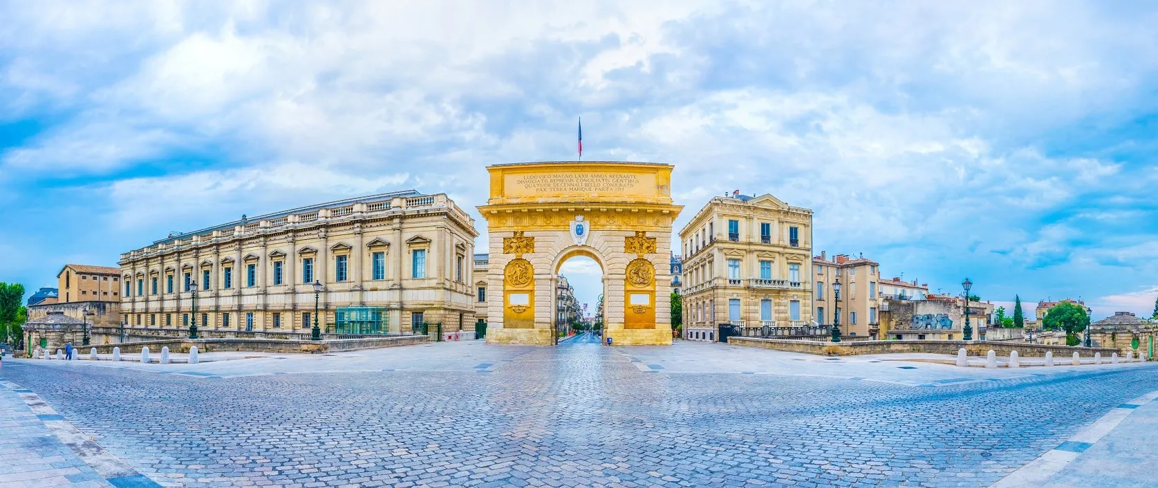 Investissement locatif à Montpellier : où et pourquoi investir ? Vue panoramique arc de Montpellier