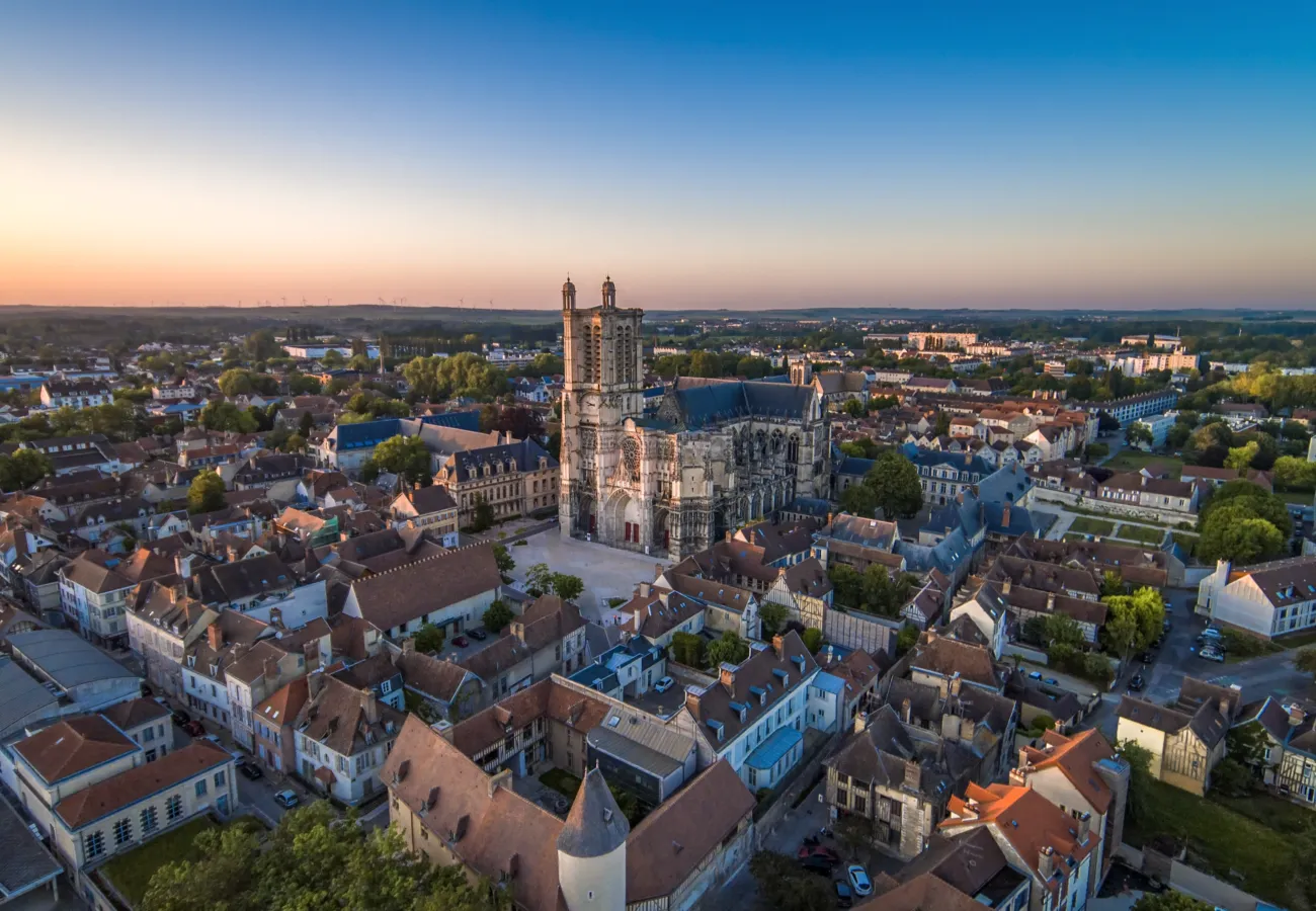 Vue aérienne de la ville de Troyes 