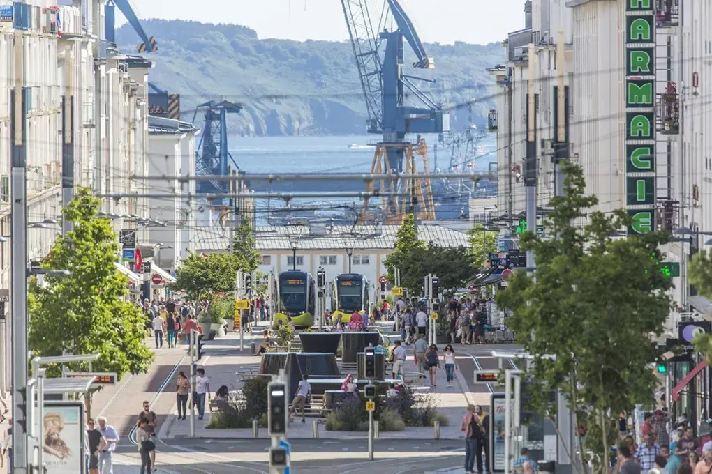 Investir dans le Centre-ville de Brest Vue d'une rue du centre ville de Brest