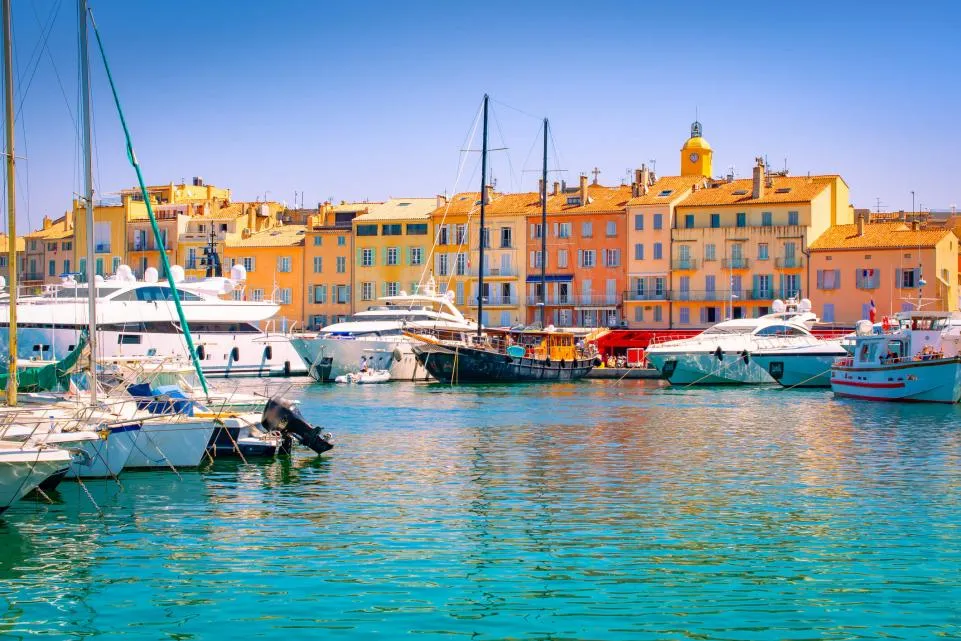 Investir dans le quartier Le Port à Saint-Tropez Le port de Saint Tropez