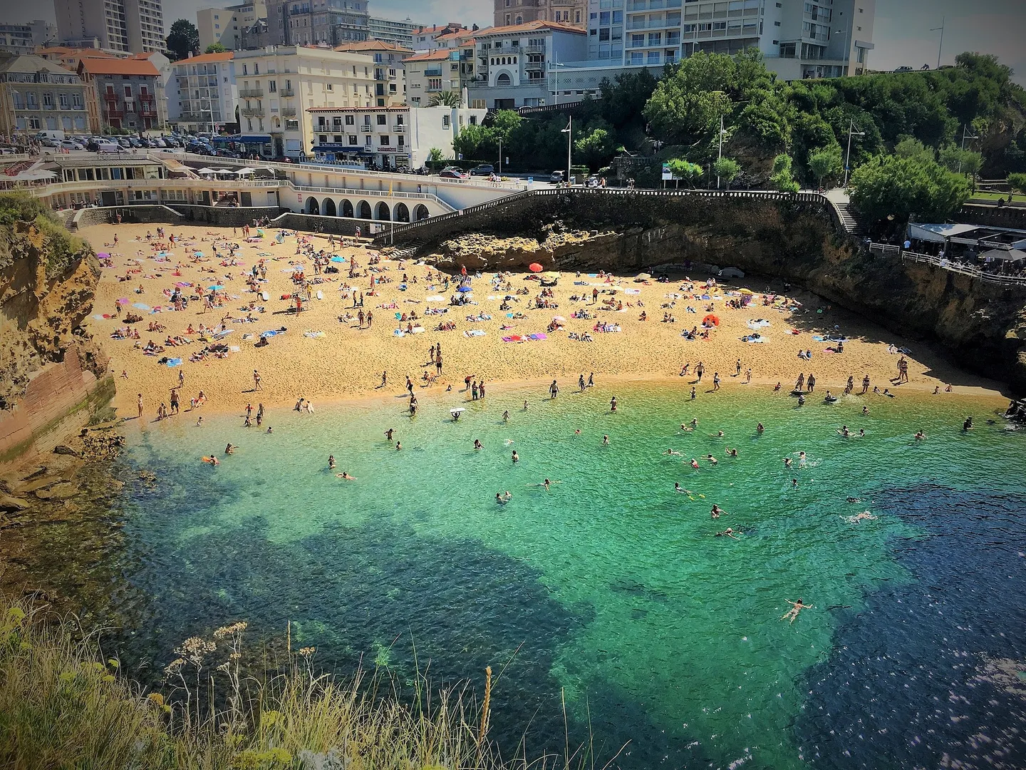 Investir dans le quartier Port Vieux / Miramar à Biarritz Vue aérienne de la Plage du Port Vieux Biarritz