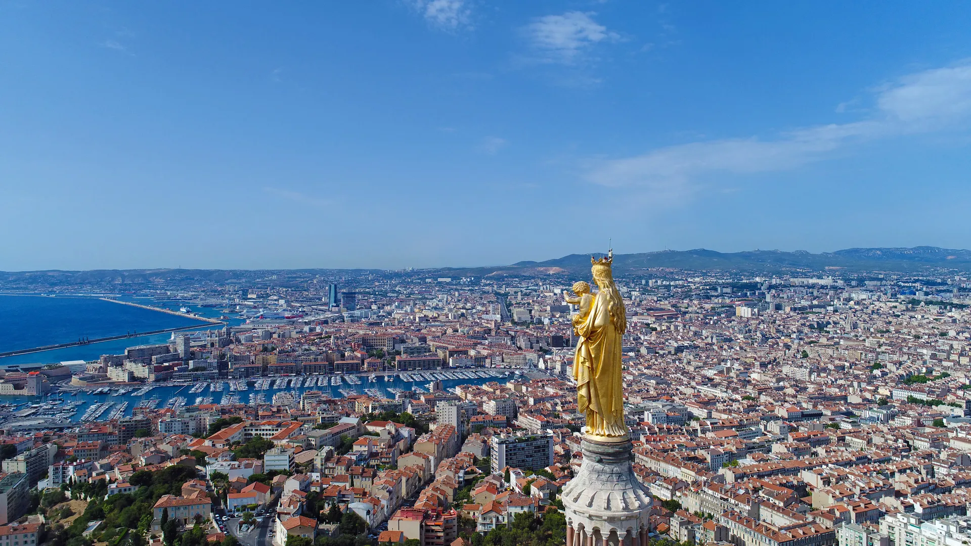 Vue aérienne de Marseille TENSION LOCATIVE EN FRANCE EN 2027 : QUELLES SONT LES MEILLEURES VILLES POUR INVESTIR DANS L’IMMOBILIER ANCIEN ?