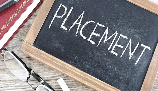 Ardoise avec écrit placement