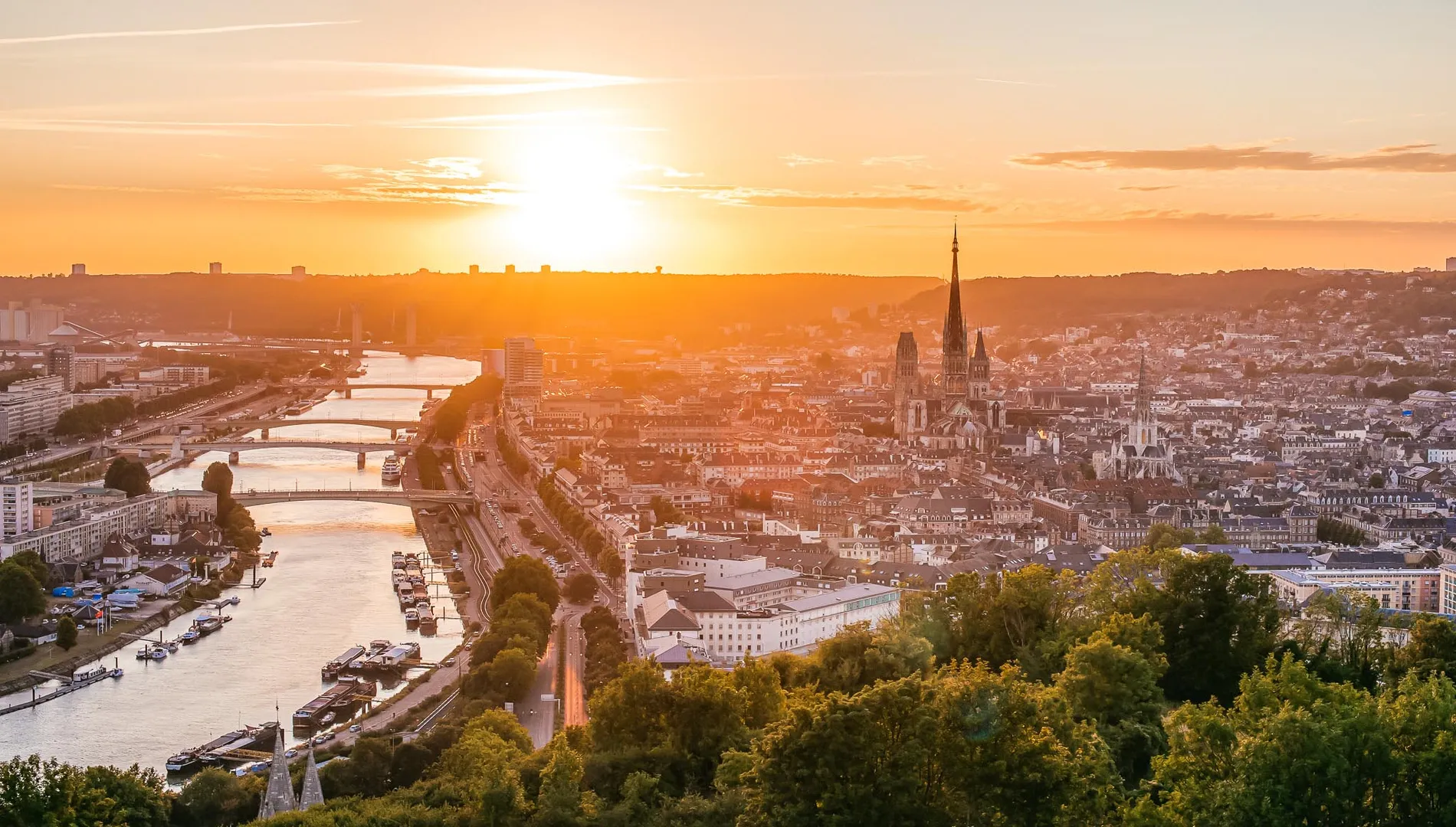TENSION LOCATIVE EN FRANCE EN 2027 : QUELLES SONT LES MEILLEURES VILLES POUR INVESTIR DANS L’IMMOBILIER ANCIEN ? Vue aérienne Rouen