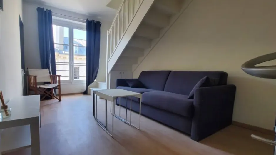 Une image contenant intérieur, sol, décoration d’intérieur, mur

Description générée automatiquement