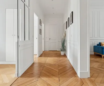 Une image contenant intérieur, mur, Revêtement de sol, décoration d’intérieur

Description générée automatiquement