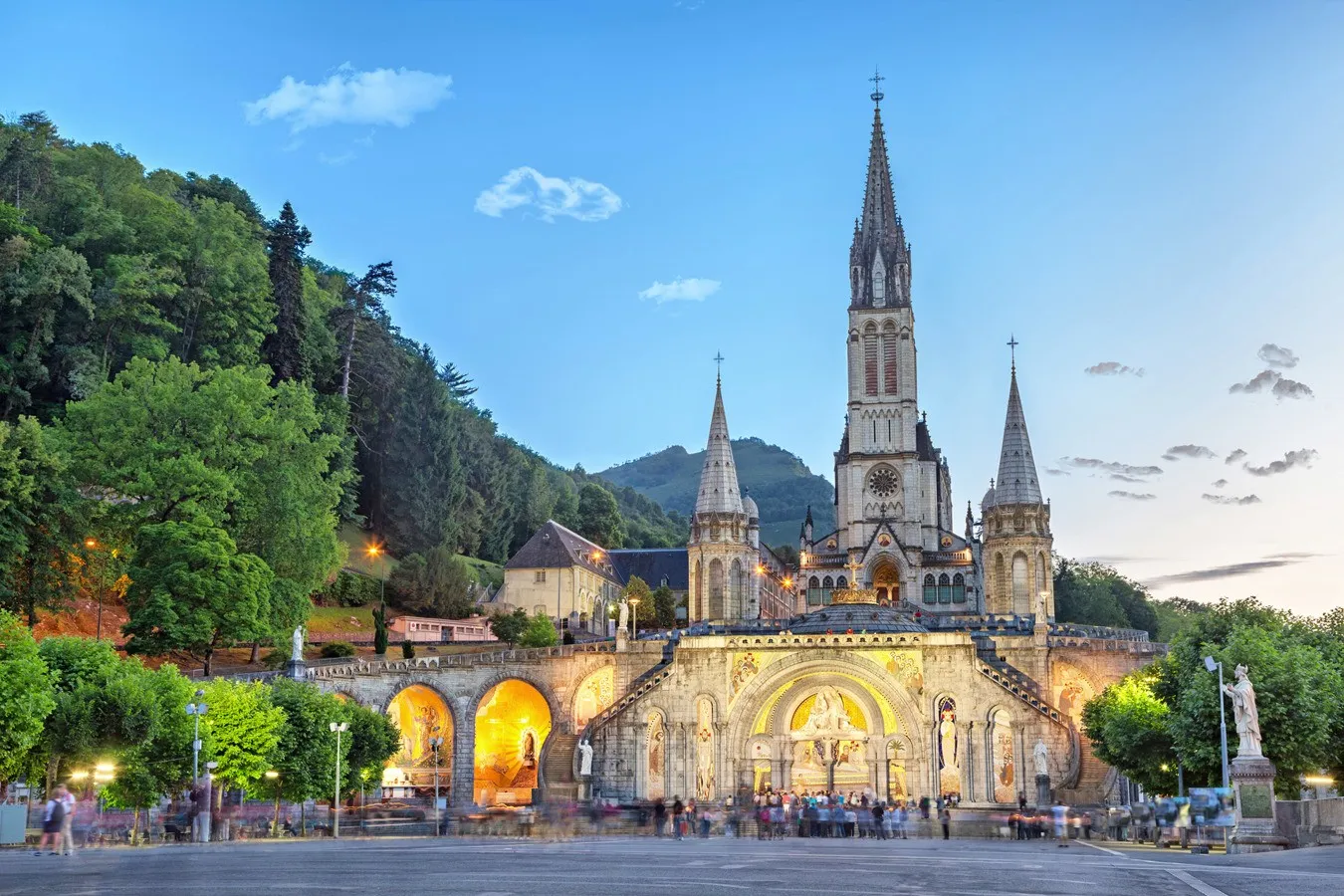 Investissement locatif à Lourdes : où et pourquoi investir ? Lourdes Eglise