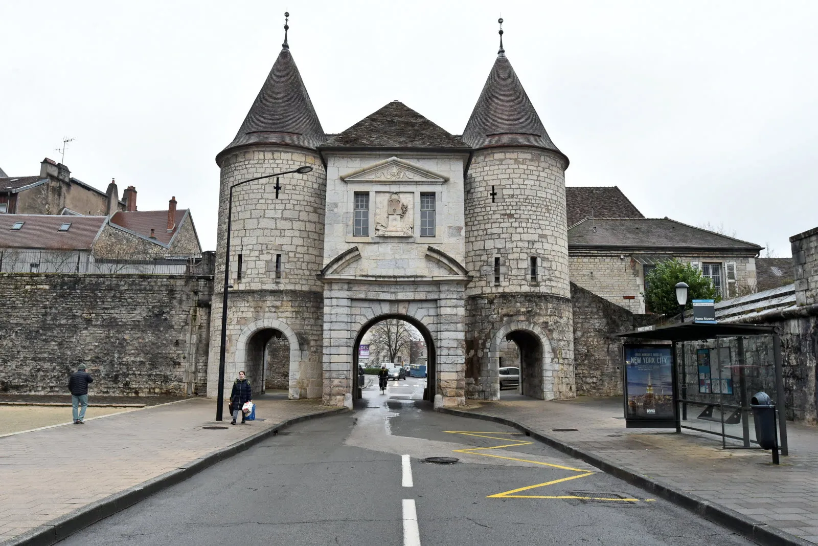 Rue de Rivotte monument Besançon 