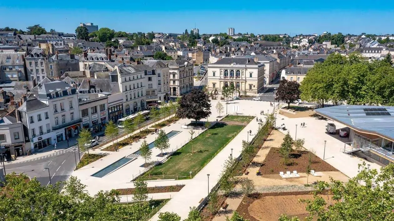 Vue aérienne de Centre ville de Laval 