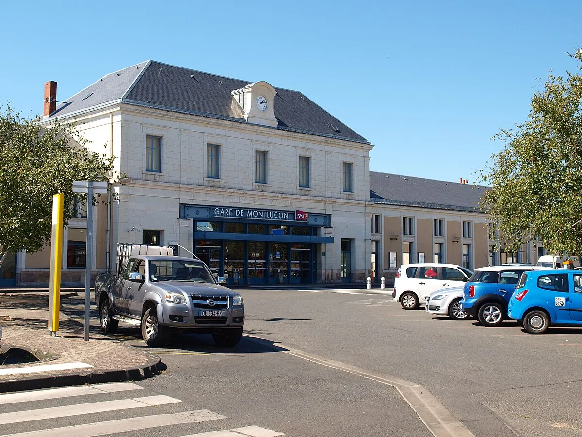Gare, parking de Montluçon