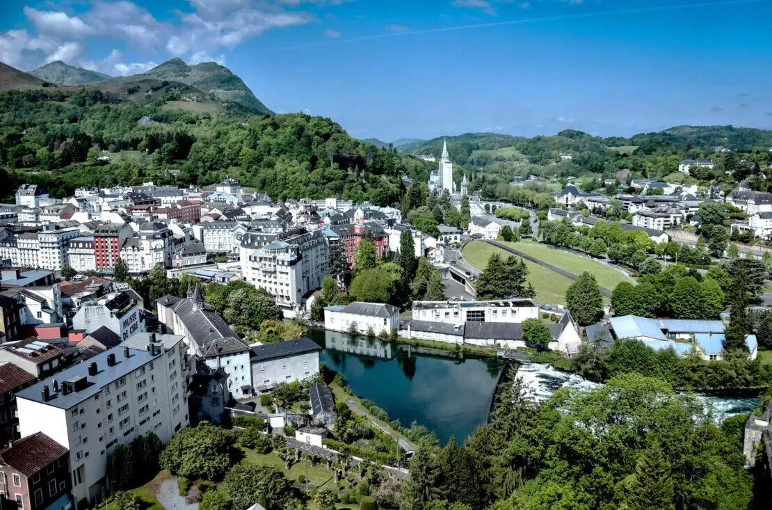 Vue aérienne de Lourdes 