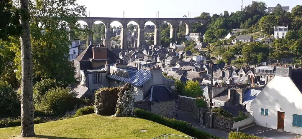 Investir dans le quartier de La Madeleine à Morlaix Vue panoramique du viaduc de la ville de Morlaix