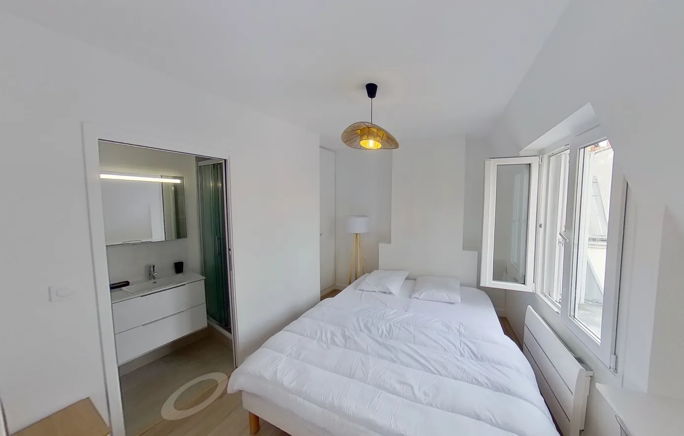 Une image contenant intérieur, mur, décoration d’intérieur, Drap

Description générée automatiquement