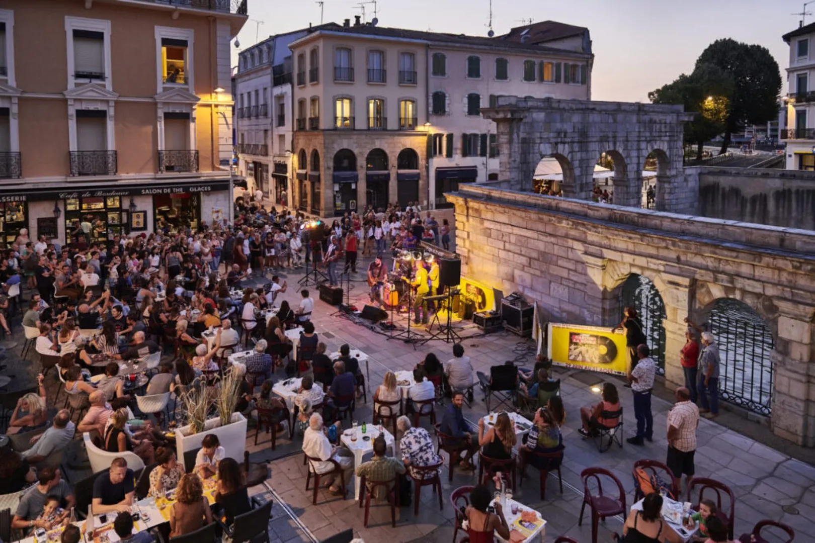 Centre ville de Dax terrasse 