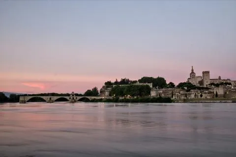 Investissement locatif à Avignon : où et pourquoi investir ? Pont d'Avignon