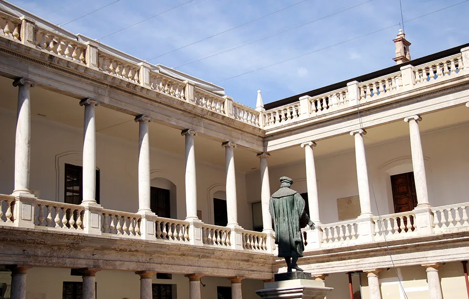 Investir à Valencia en 2026 : une ville espagnole attractive pour un investissement immobilier rentable Université de Valencia