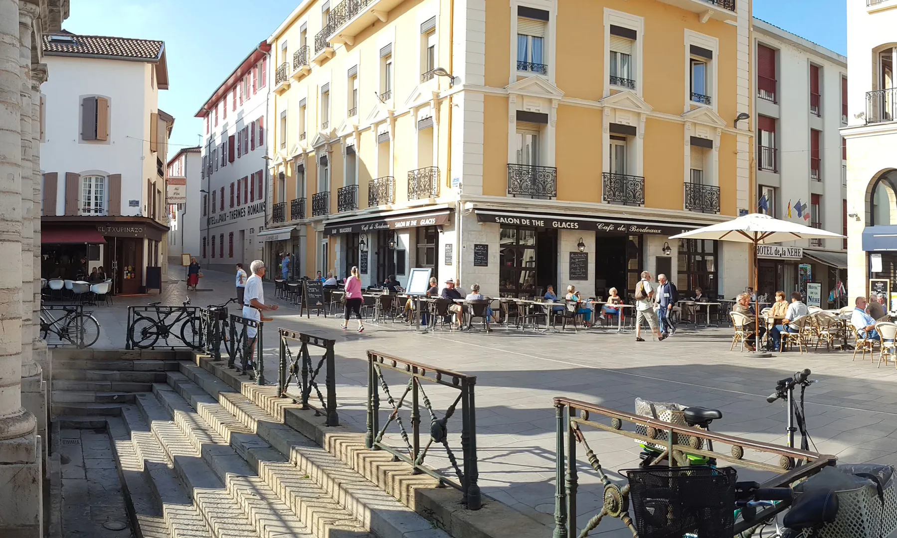 Terrasse centre ville de Dax 