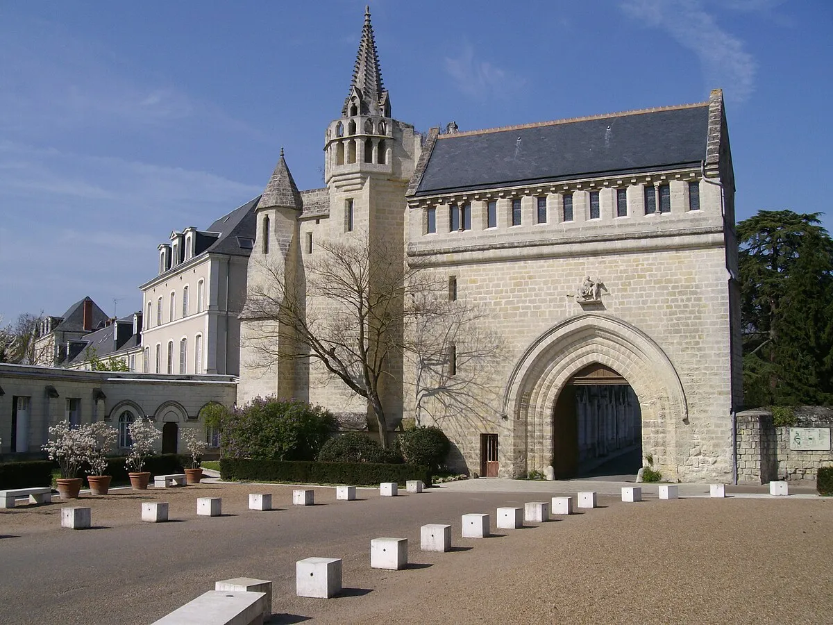 Investir dans le quartier Sainte-Radegonde à Tours Eglise quartier Sainte Radegonde Tours
