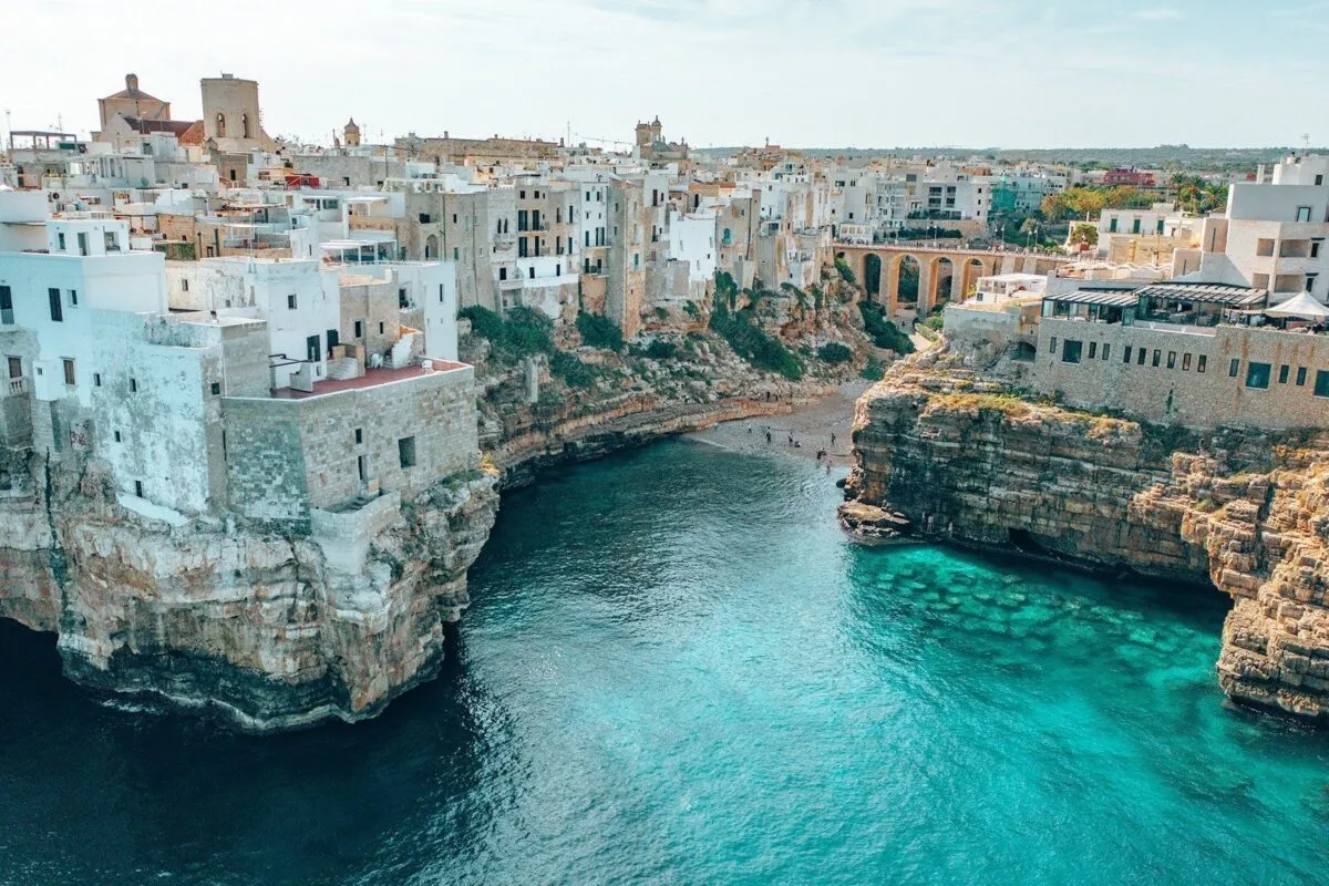 Acheter un bien immobilier en Italie en 2026 : quels pièges éviter pour les investisseurs français à Rome, en Toscane ou dans les Pouilles ?