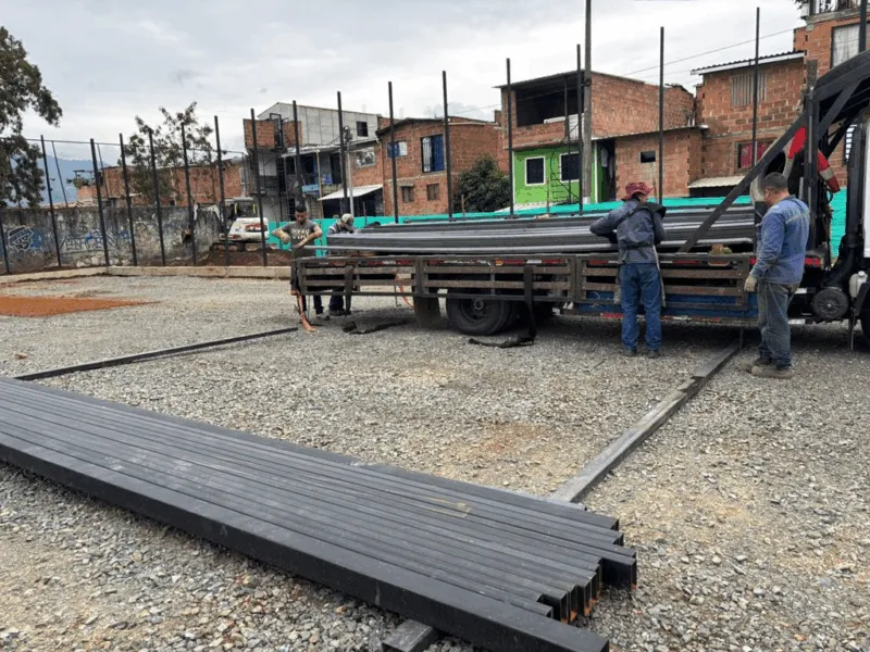Alcaldía de Bello invierte más de $1.200 millones en cancha sintética para Santa Rita