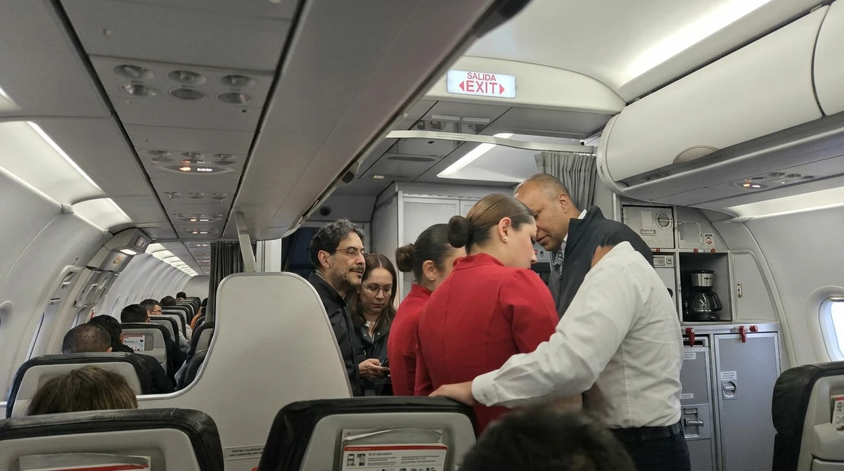 Rechazo social a Iván Cepeda se volvió a sentir. Esta vez en un avión de Avianca, los pasajeros no lo querían en el vuelo.